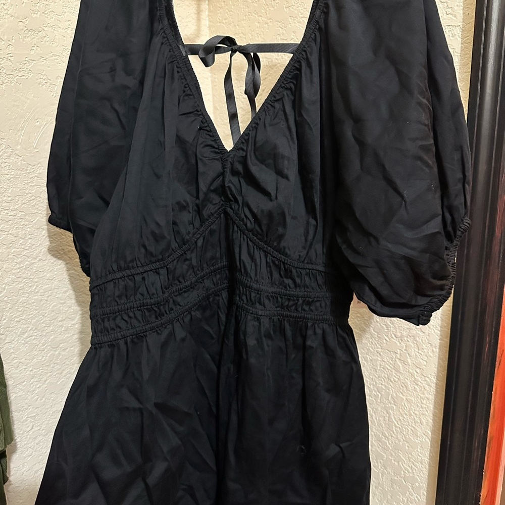 Elegant Black Dress - Picture 3 of 6